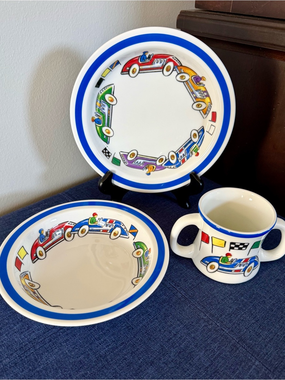 TIFFANY & Co 2002 Zoom
RACE CARS plate 2 Handle Cup Set Collectible DECOR
JAPAN